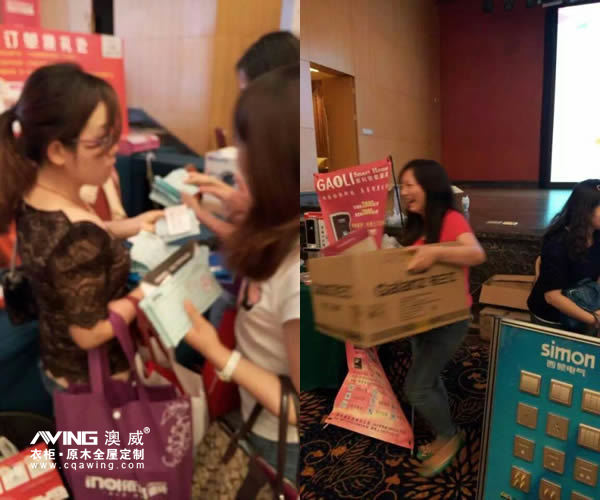 重庆澳威原木全屋定制   顾客朋友积极选购